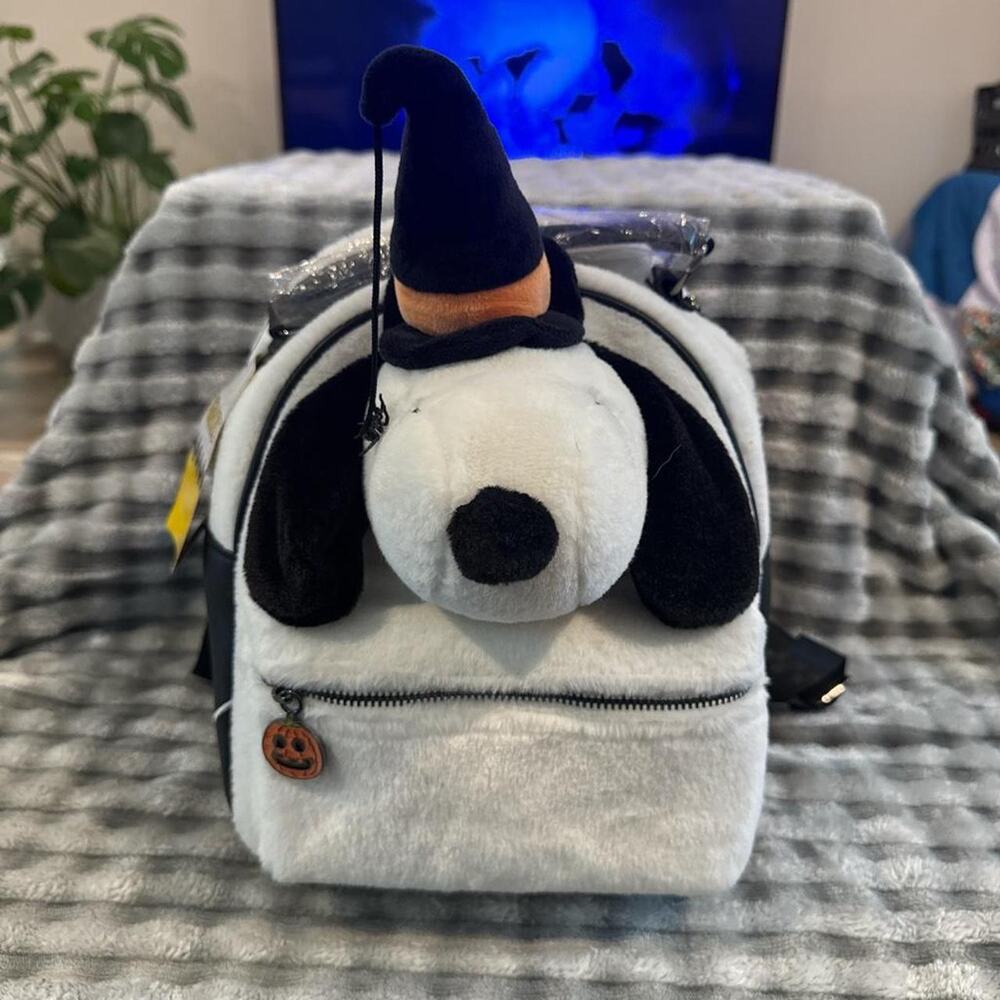Black and white snoopy halloween